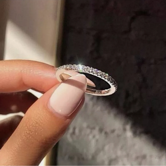 New Gorgeous Silver Wedding Band/Ring - Picture 2 of 8